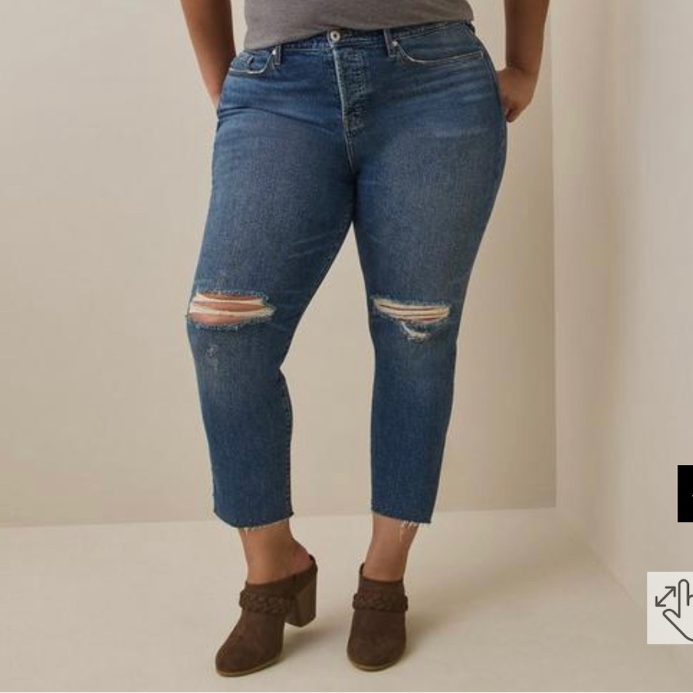 NWT Torrid Straight Classic Denim High Rise Studded Jean